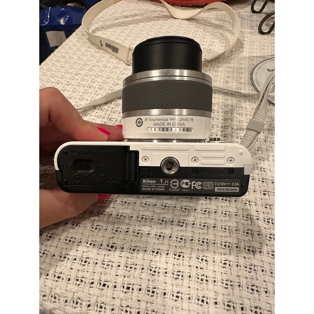 Nikon 1 J1 Mirrorless Camera White 10-30mm Lens Bundle Digicam Y2K Turns On Work